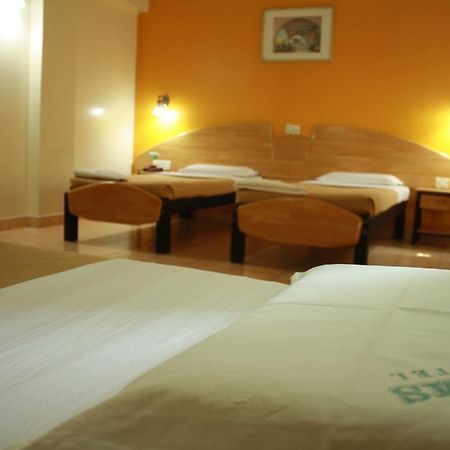 Tom'S Hotel Bangalore Bagian luar foto