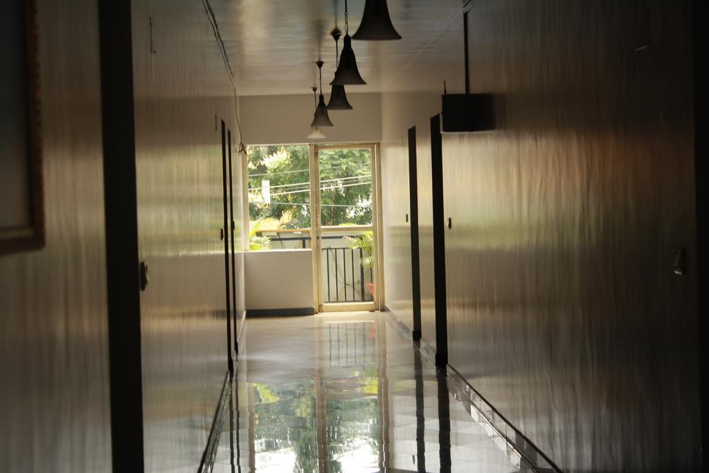 Tom'S Hotel Bangalore Bagian luar foto