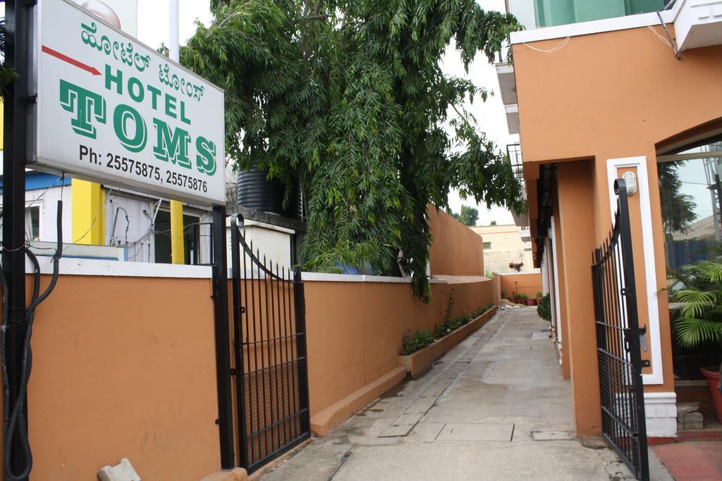 Tom'S Hotel Bangalore Bagian luar foto