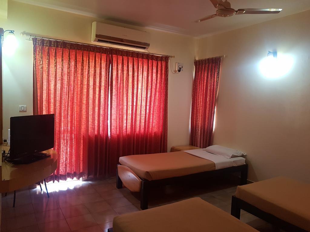 Tom'S Hotel Bangalore Bagian luar foto