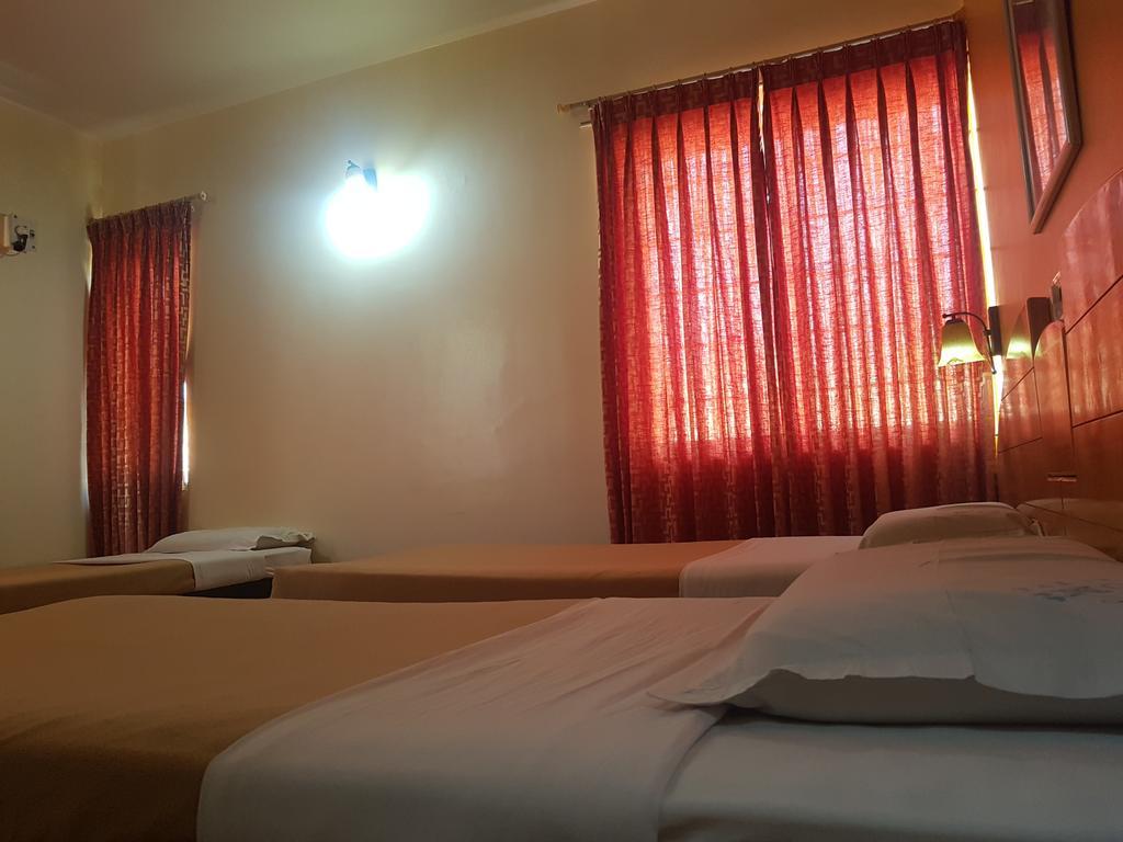 Tom'S Hotel Bangalore Bagian luar foto