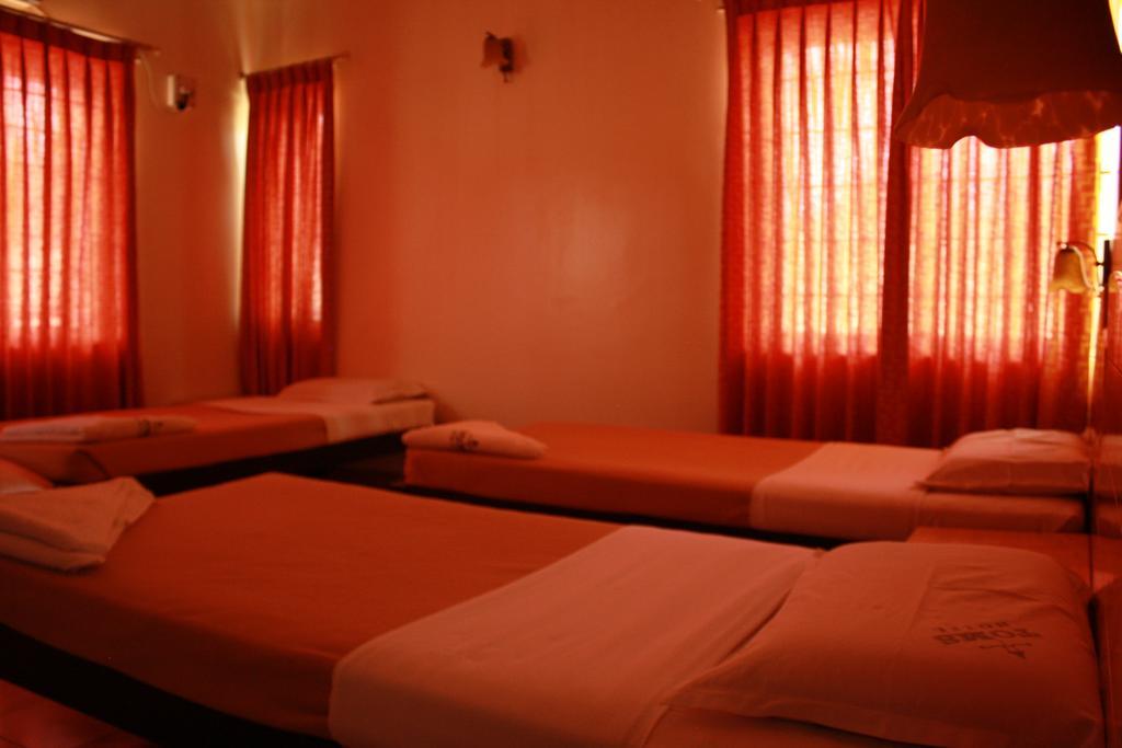 Tom'S Hotel Bangalore Bagian luar foto