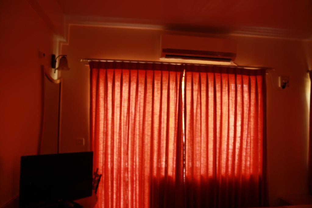 Tom'S Hotel Bangalore Bagian luar foto