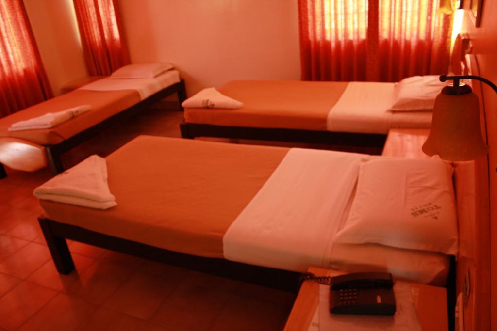 Tom'S Hotel Bangalore Bagian luar foto