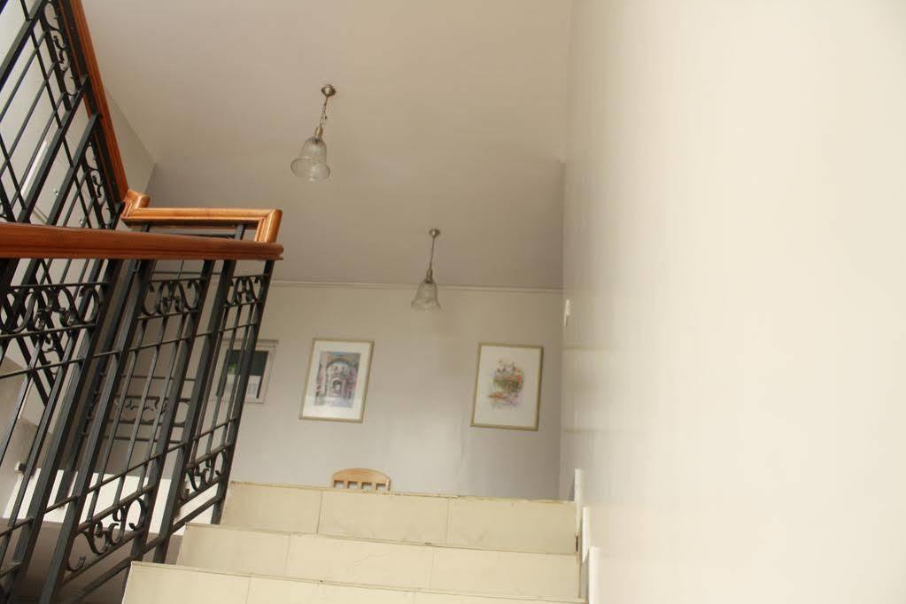 Tom'S Hotel Bangalore Bagian luar foto