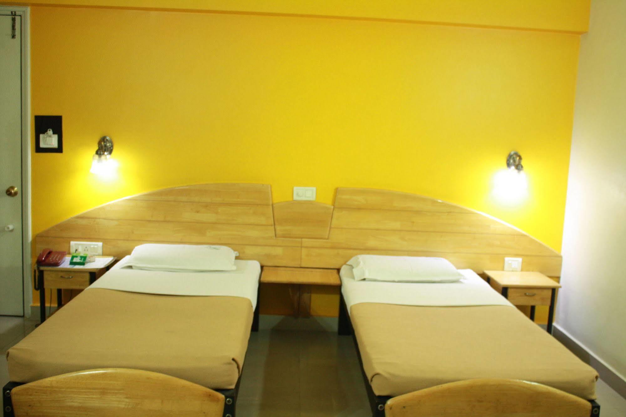 Tom'S Hotel Bangalore Bagian luar foto