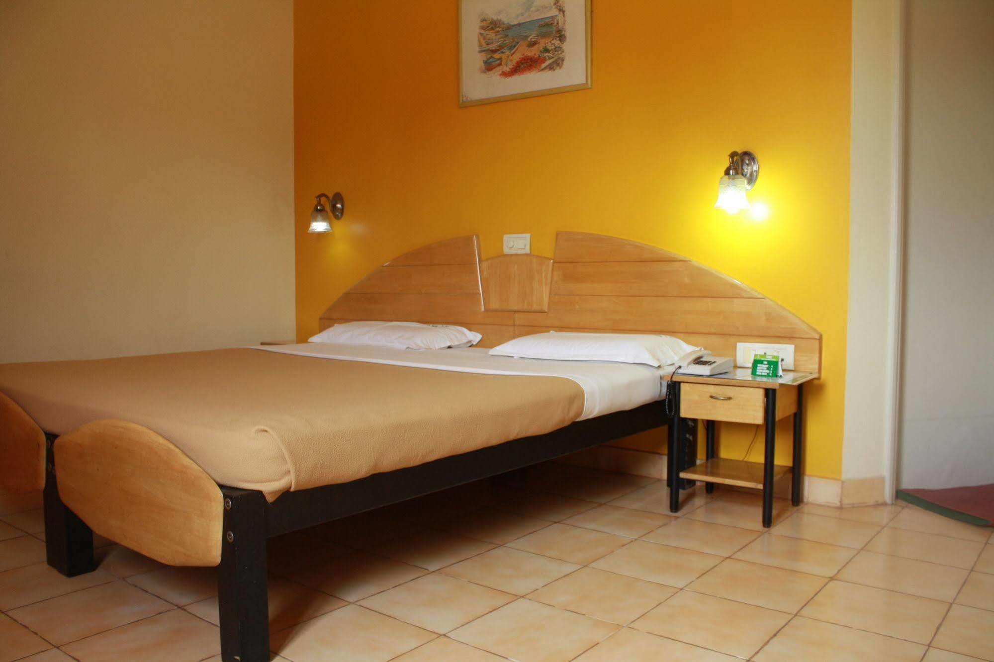 Tom'S Hotel Bangalore Bagian luar foto