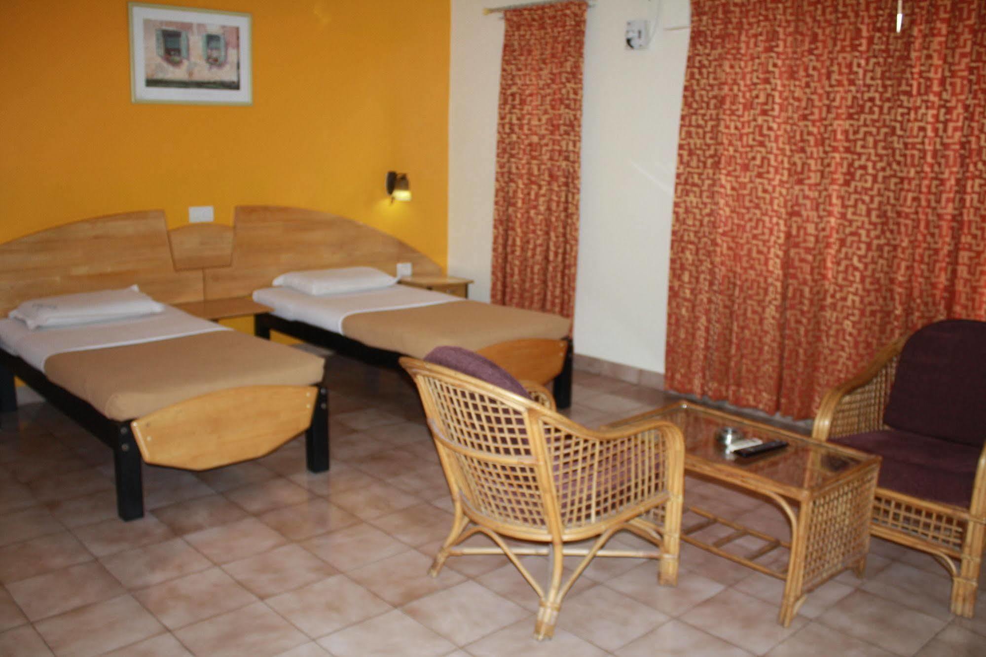 Tom'S Hotel Bangalore Bagian luar foto