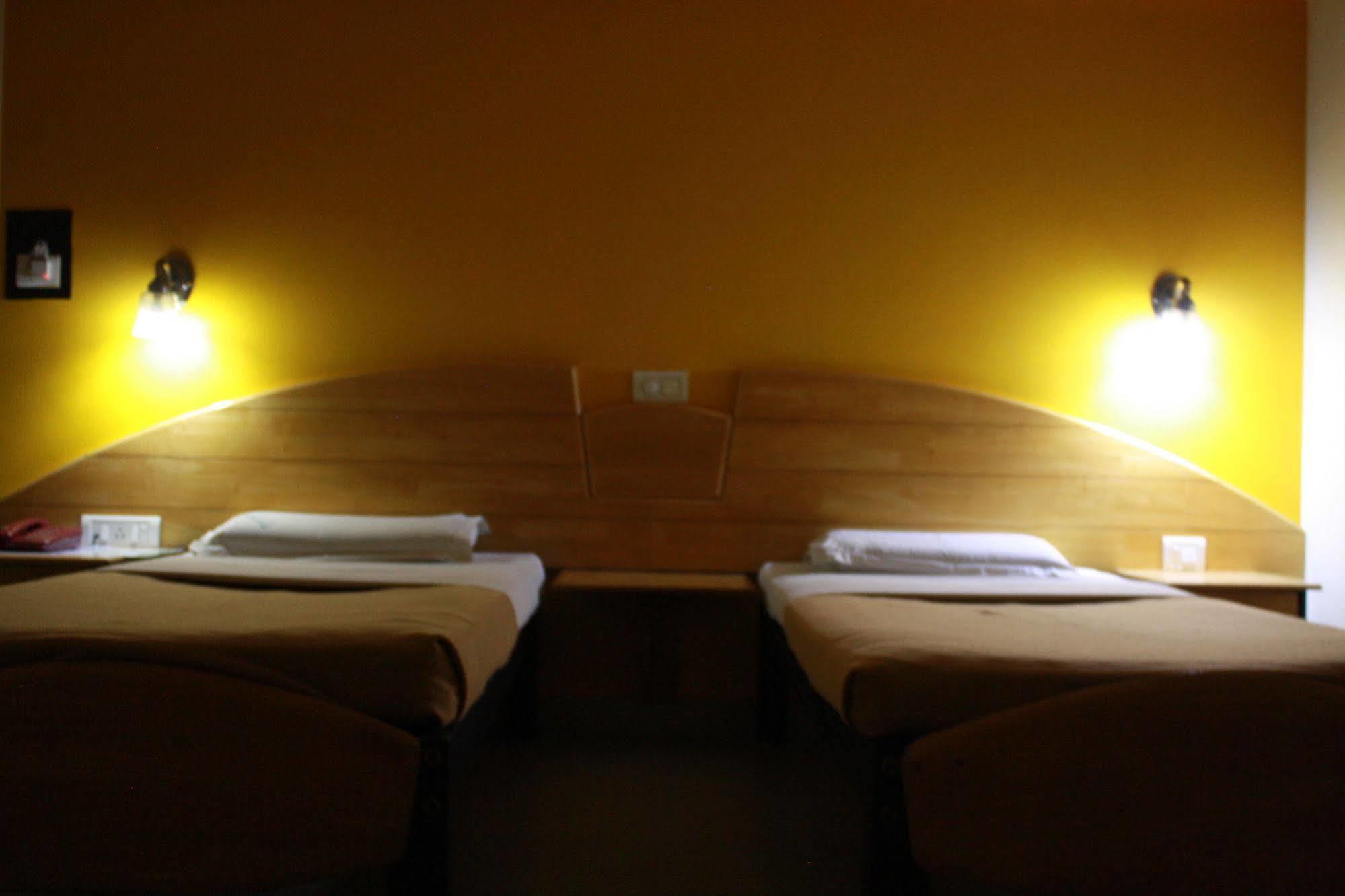 Tom'S Hotel Bangalore Bagian luar foto