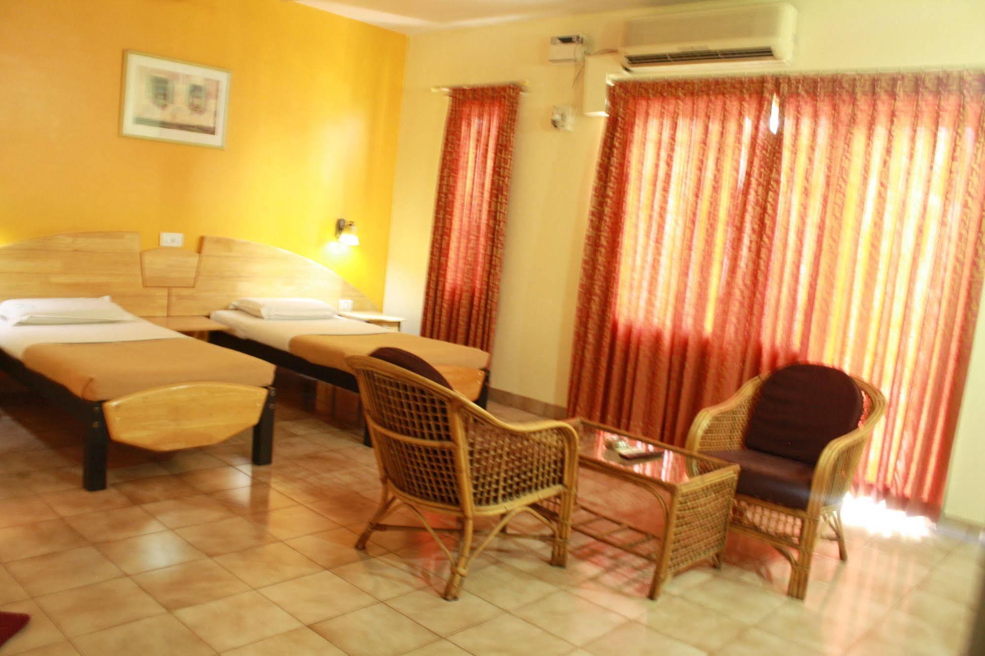 Tom'S Hotel Bangalore Bagian luar foto