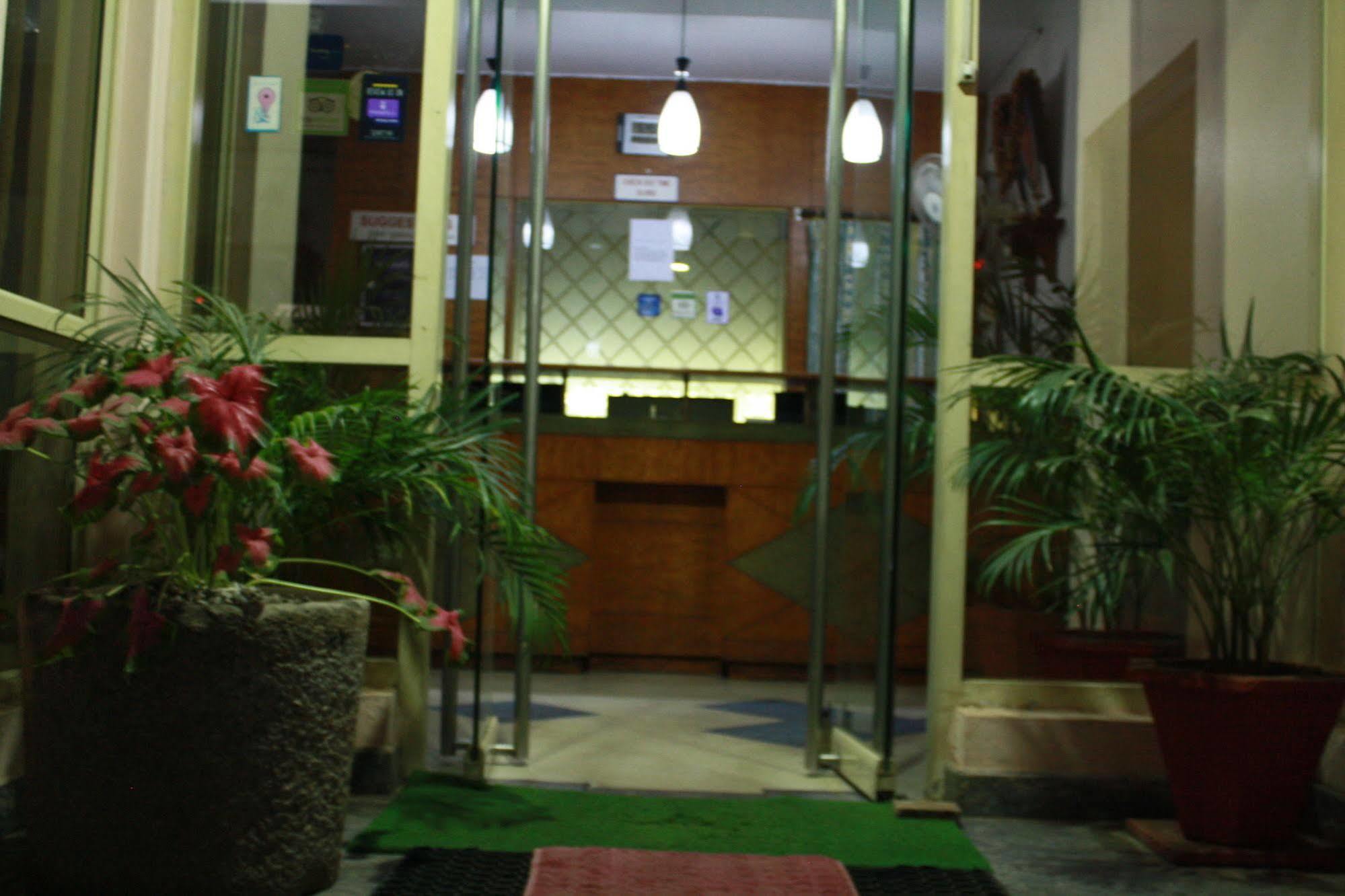 Tom'S Hotel Bangalore Bagian luar foto
